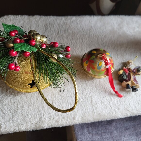 2 VINTAGE METAL CHRISTMAS JINGLE BELL ORNAMENTS + 1 WISEMAN ORNAMENT GUC - Picture 1 of 5